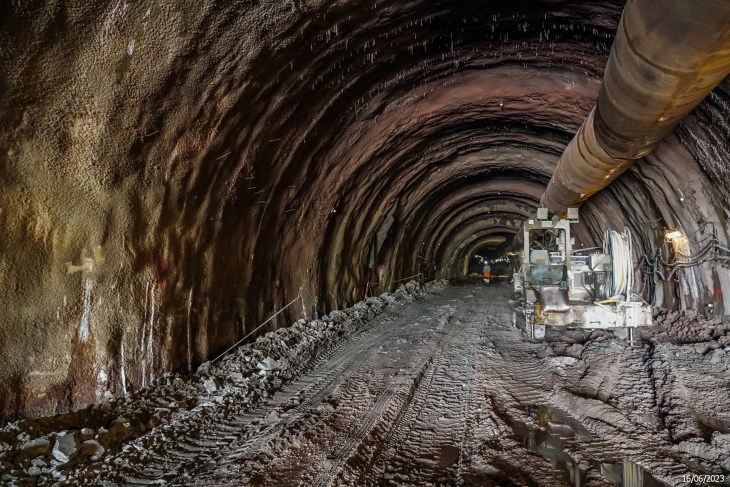 Drążenie tunelu przez Bialożynski Groń. Fot. GDDKiA